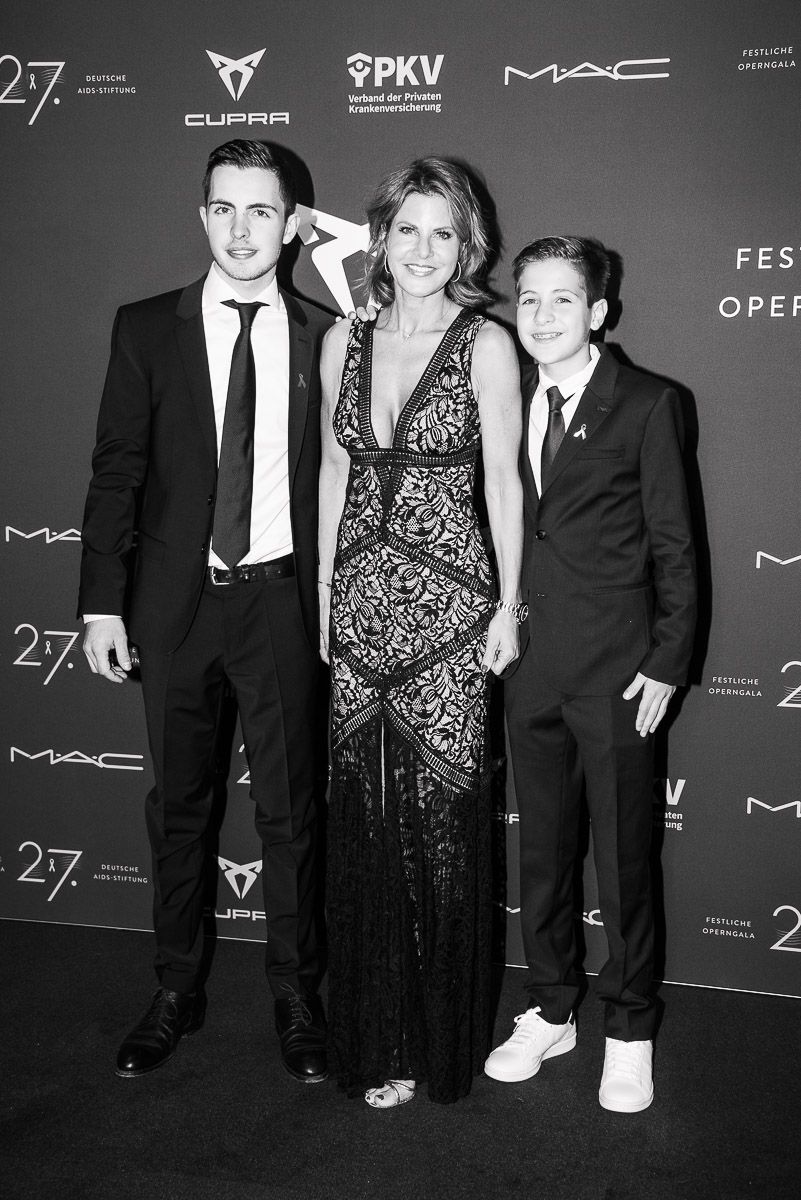 Lucas Weiss, Nadine von Gumppenberg und Elias Weiss, CUPRAxAids Gala, Deutsche Oper, Berlin