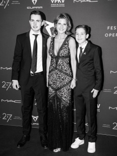 Lucas Weiss, Nadine von Gumppenberg und Elias Weiss, CUPRAxAids Gala, Deutsche Oper, Berlin