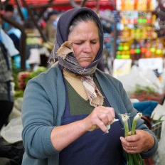 Mit dem Verdienst wir die Rente aufgebessert, Bauernmarkt in Sibiu (Hermannstadt), Rumaenien