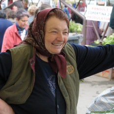 Freundlichkeit wird gross geschrieben, Bauernmarkt in Sibiu (Hermannstadt), Rumaenien