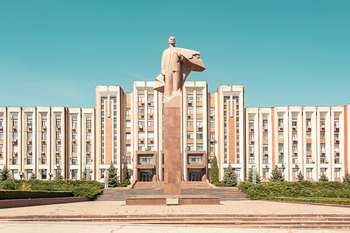 Tiraspol, Transnistria, Lenin in front of the Transnistrian parliament building
