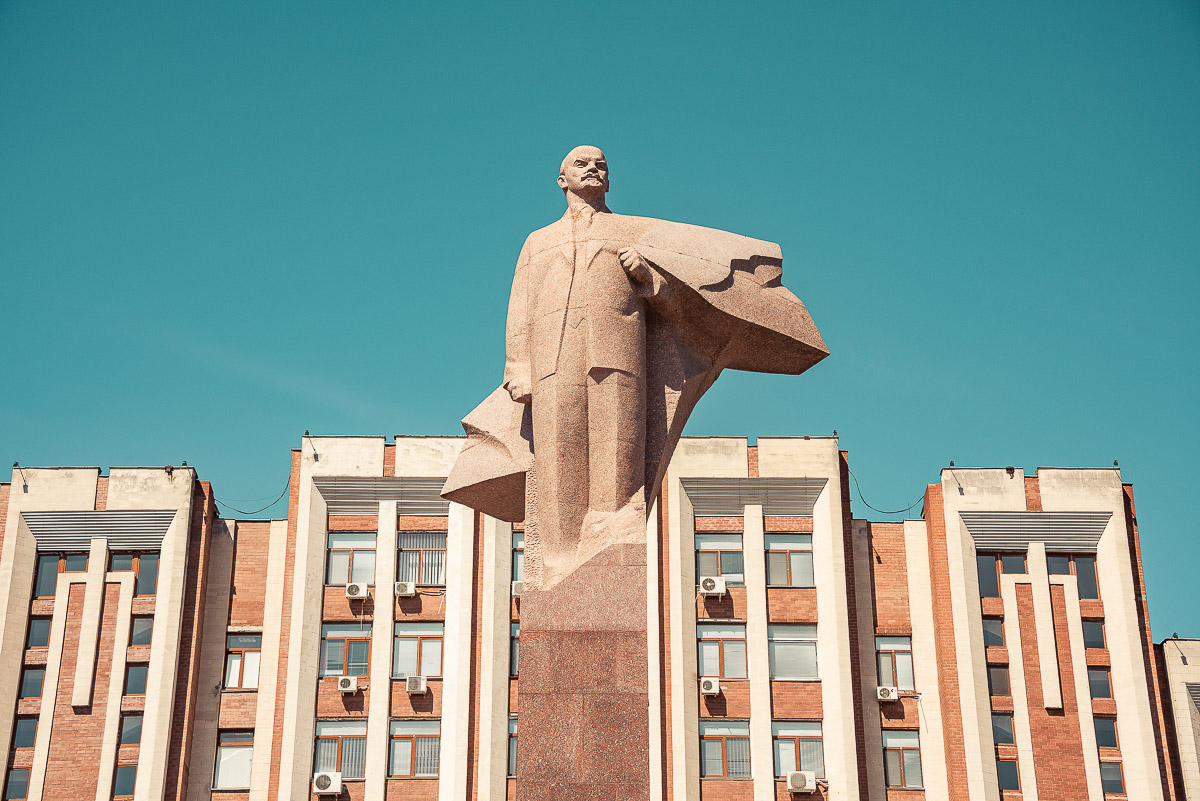 Tiraspol, Transnistria, Lenin in front of the Transnistrian parliament building