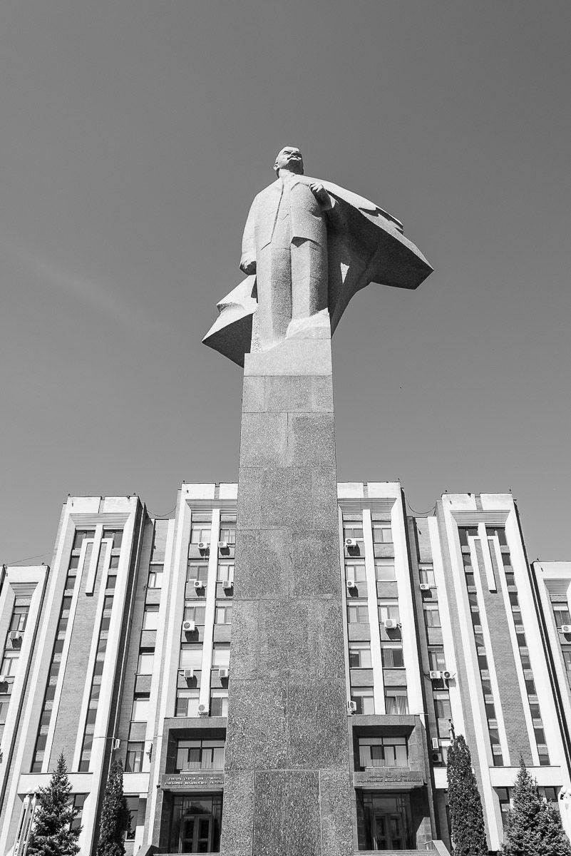 Tiraspol, Transnistria, Lenin in front of the Transnistrian parliament building