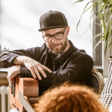 SEAT TVOG Webspecial Berlin, mit Mark Forster, Isabel Nolte, Dominik Sedlmayr Gitarrenbauer und Antonio Esposito