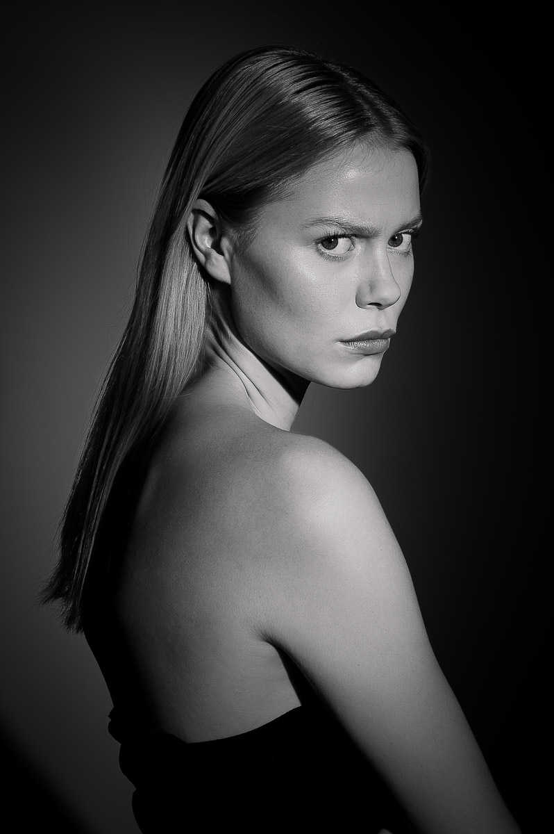Ida Konge Melsen by Stephan Redel